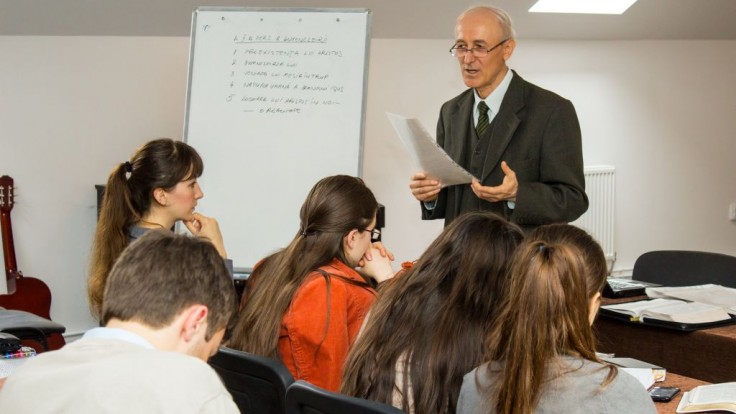 Pastorul Marin Barbu la Școala Misionară Emanuel